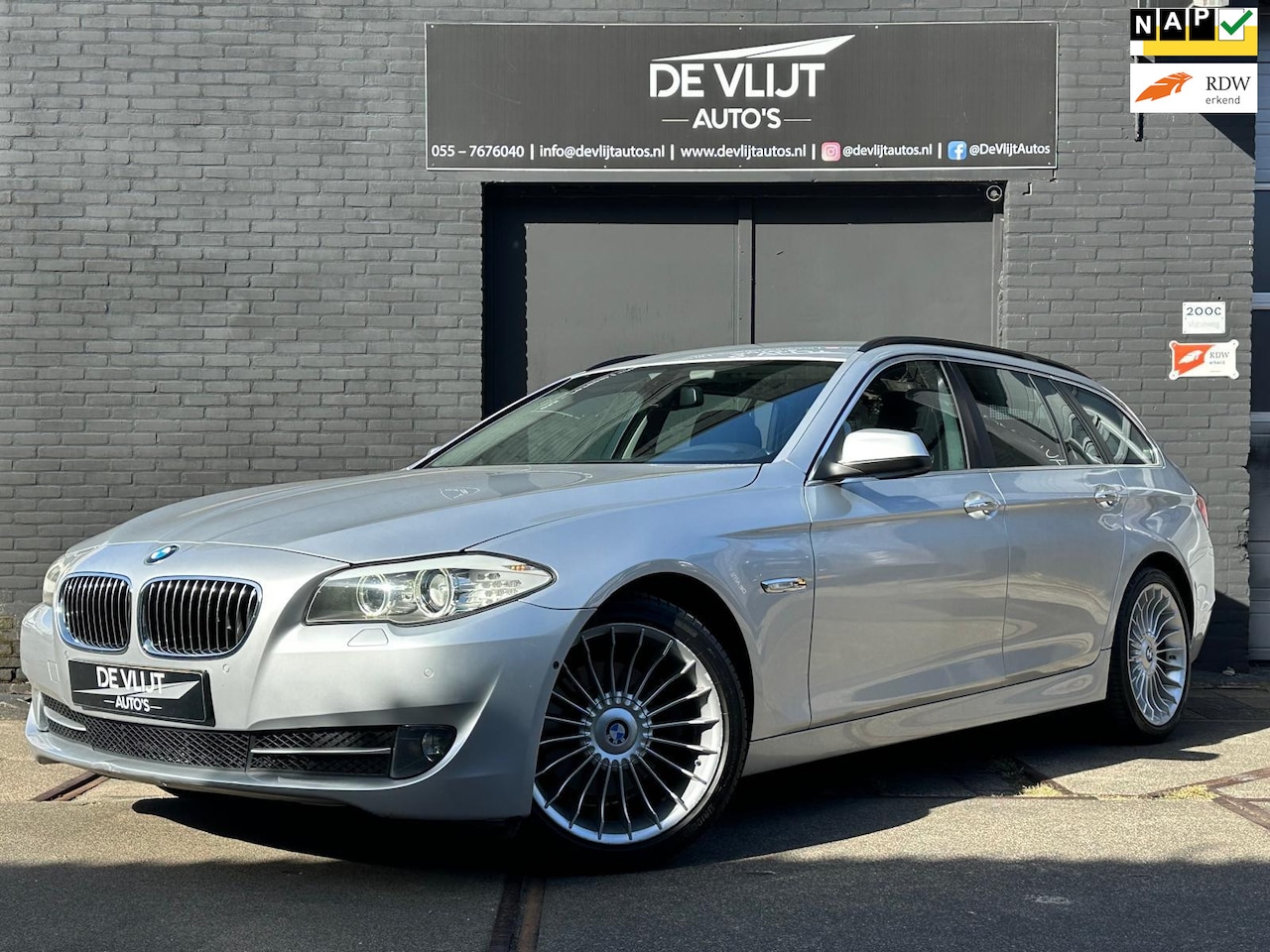 BMW 5-serie Touring - 523i High Ex | Navi | 360 Cam | Leer | Cruise Control | Climate Control | Trekhaak | Alpin - AutoWereld.nl