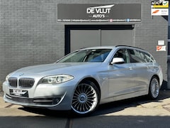 BMW 5-serie Touring - 523i High Ex | Navi | 360 Cam | Leer | Cruise Control | Climate Control | Trekhaak | Alpin