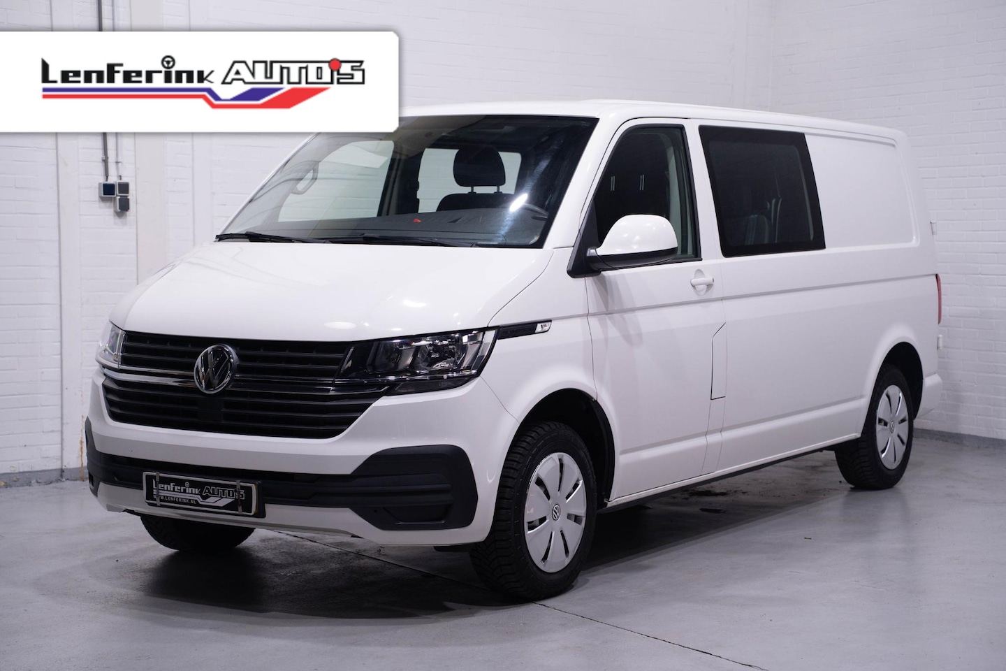 Volkswagen Transporter - 2.0 TDI 110 pk L2H1 Dubbel Cabine NAP, Airco Trekhaak, Cruise Control, Laadruimte Pakket 6 - AutoWereld.nl