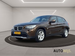 BMW X1 - SDrive18i Executive|Trekhaak|AUT|97DKM|Elektrische stoelen
