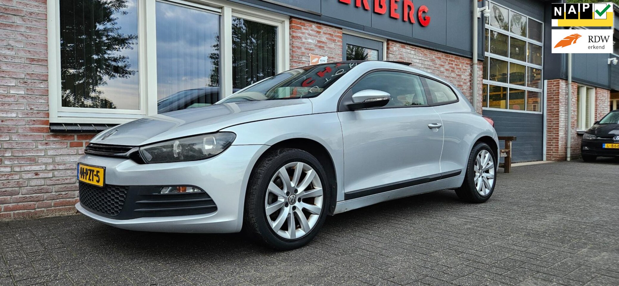 Volkswagen Scirocco - 1.4 TSI Highline Plus Panorama/Kanteldak! Airco! Cruise Control! Dealer Onderhouden! Nette - AutoWereld.nl