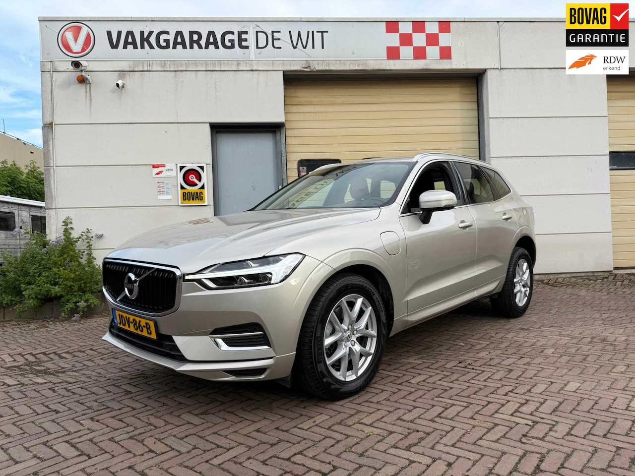 Volvo XC60 - 2.0 T8 Twin Engine AWD Momentum Pro 2.0 T8 Twin Engine AWD Momentum Pro - AutoWereld.nl