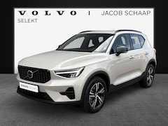 Volvo XC40 - 2.0 B4 Plus Dark / Trekhaak / 18" Velgen / Harman Kardon Audio / Verwarmde voorruit /