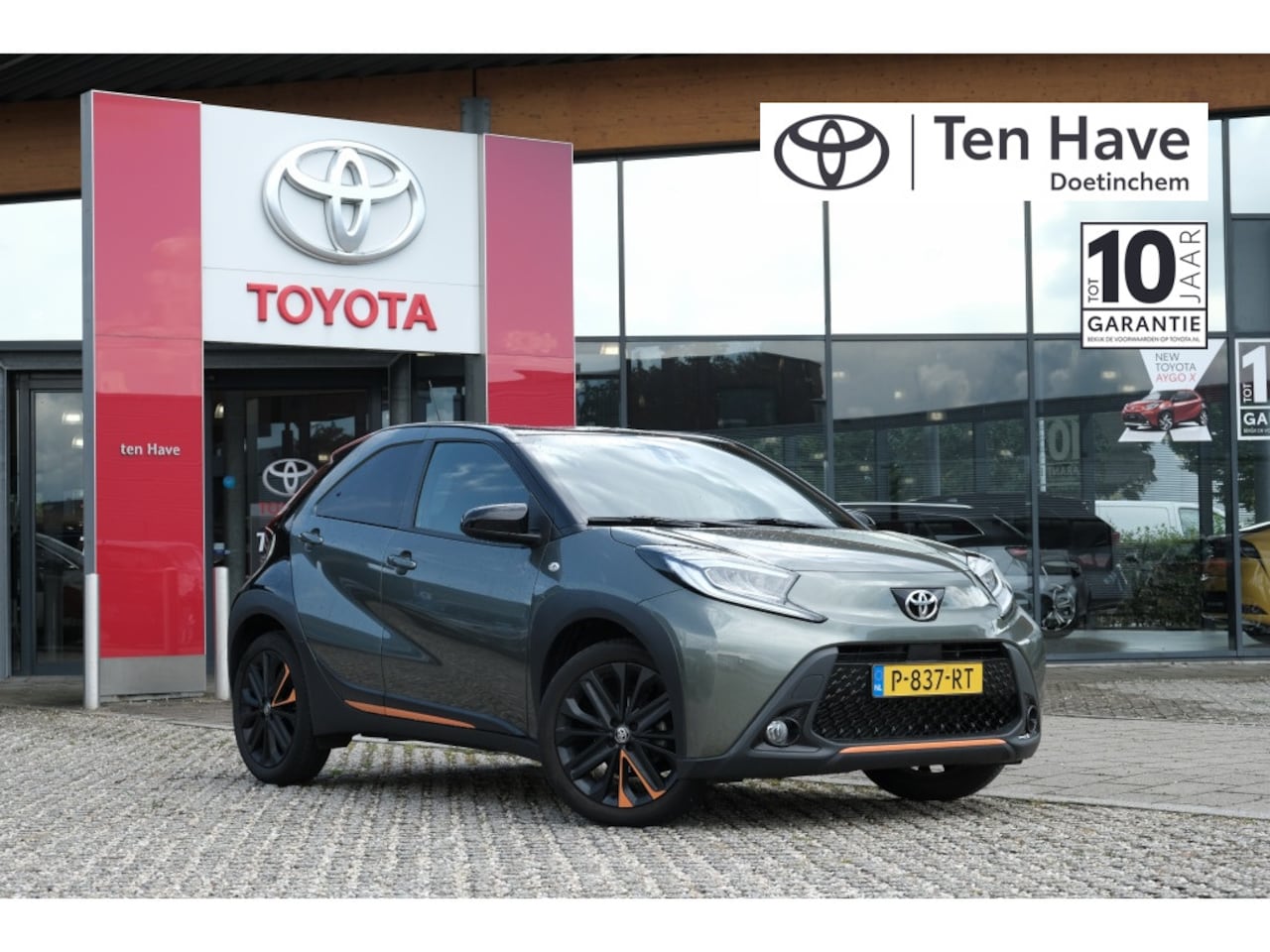 Toyota Aygo X - 1.0 VVT-i 72PK MT Limited | JBL | 18” lichtmetalen matzwarte vel - AutoWereld.nl