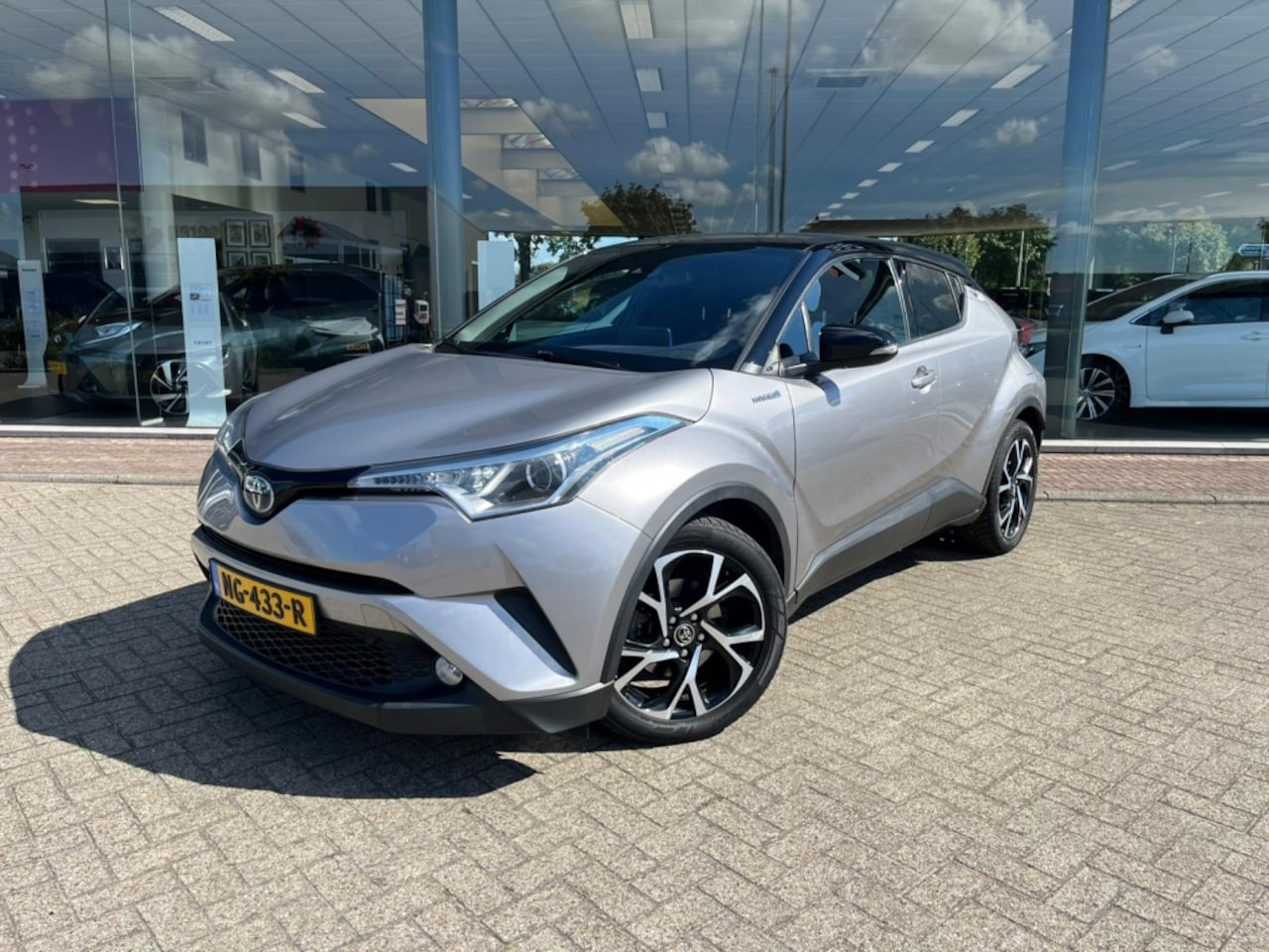 Toyota C-HR - 1.8 Hybrid Bi-Tone 1.8 Hybrid Bi-Tone - AutoWereld.nl