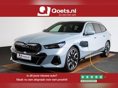 BMW 5-serie Touring - 530e xDrive M Sportpakket Pro - Trekhaak - Panoramadak - Driving/Parking Assistant profess
