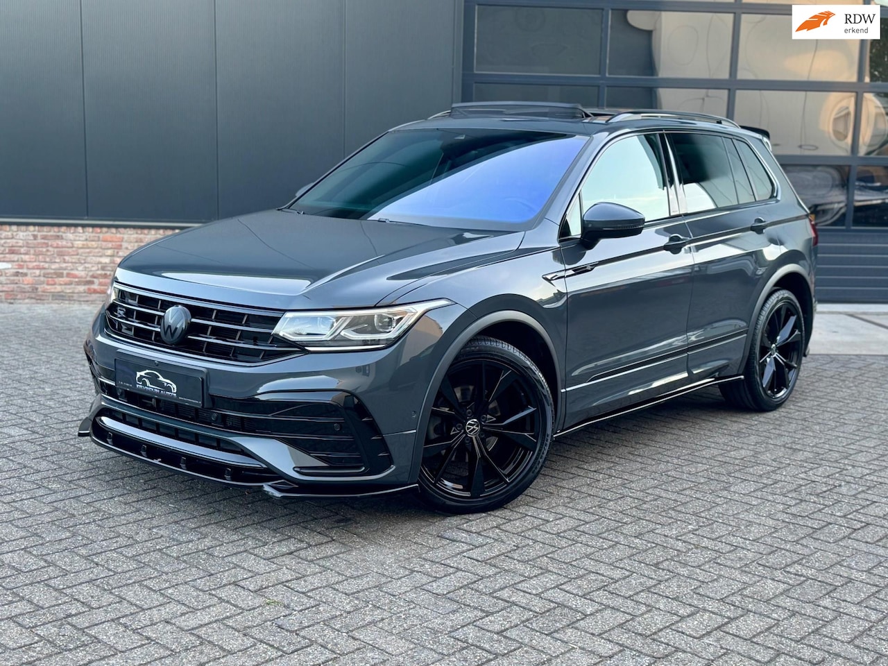 Volkswagen Tiguan - 1.5 TSI R-Line Blackstyle/Pano/Led/Virt - AutoWereld.nl