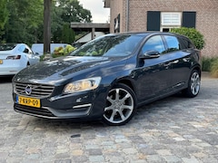 Volvo V60 - 1.6 T4 Kinetic Trekhaak | Cruise | LED | Trekgewicht 1600KG | NL auto