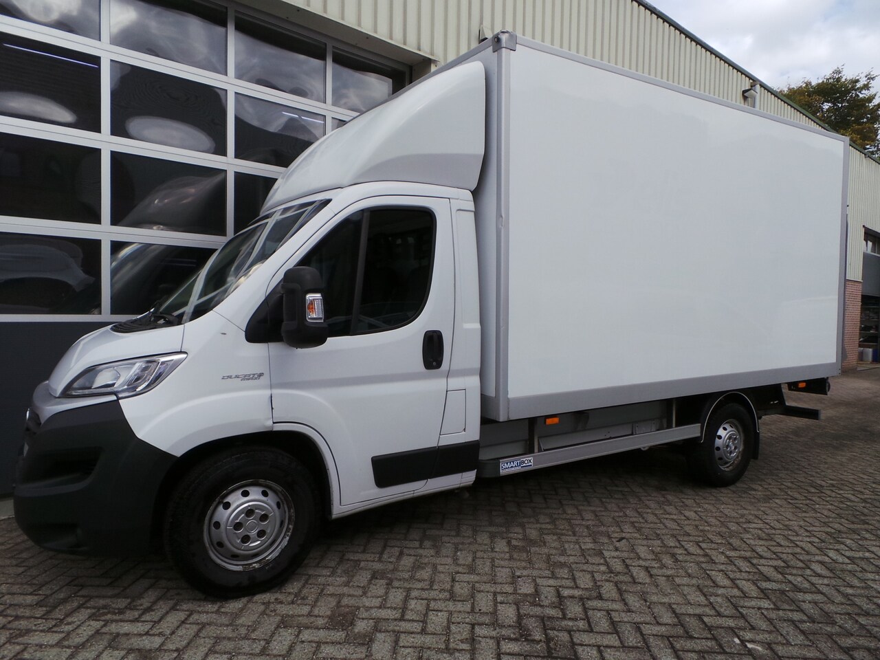 Fiat Ducato - 35H 2.3 MultiJet Bakwagen Laadklep Airco,Cruise,Navigatie,Camera L420cm B213cm H215cm - AutoWereld.nl