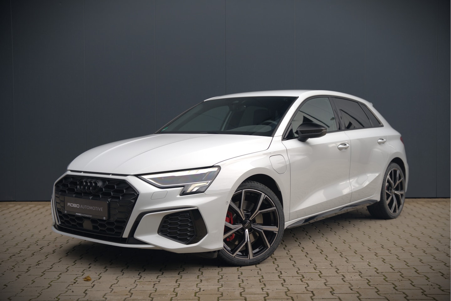 Audi A3 Sportback - 45 TFSI e S edition Competition | S-Line | RS Seats | Stoelverwarming | Camera | Navigatie - AutoWereld.nl