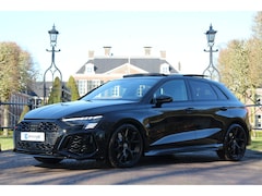 Audi RS3 - Sportback 2.5 TFSI RS3 400PK QUATTRO | PANO DAK | BLACK OPTIC | ALCANTARA STUUR | HEAD UP