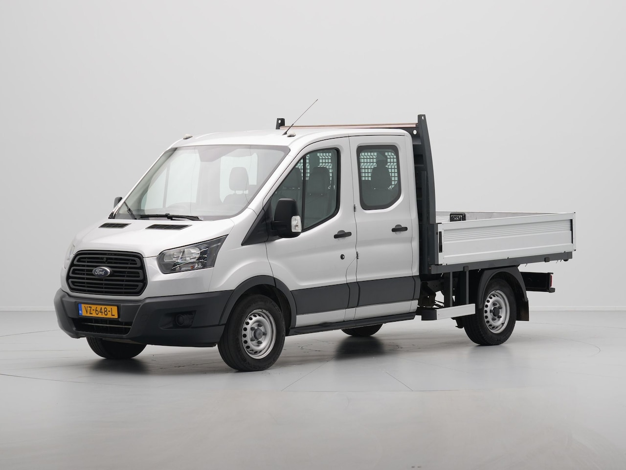 Ford Transit - 350 2.0 TDCI L2H1 DC Ambiente Bluetooth Metallic Radio Kunstleder - AutoWereld.nl
