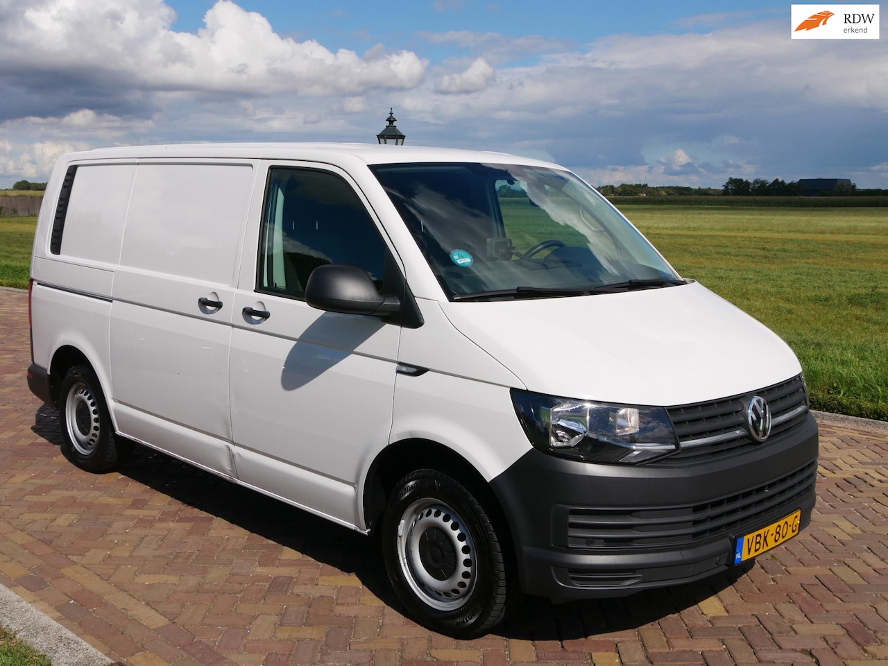 Volkswagen Transporter - 2.0 TDI L2H1 110kW COMF.LINE AC ** 7899 EX BTW ** - AutoWereld.nl