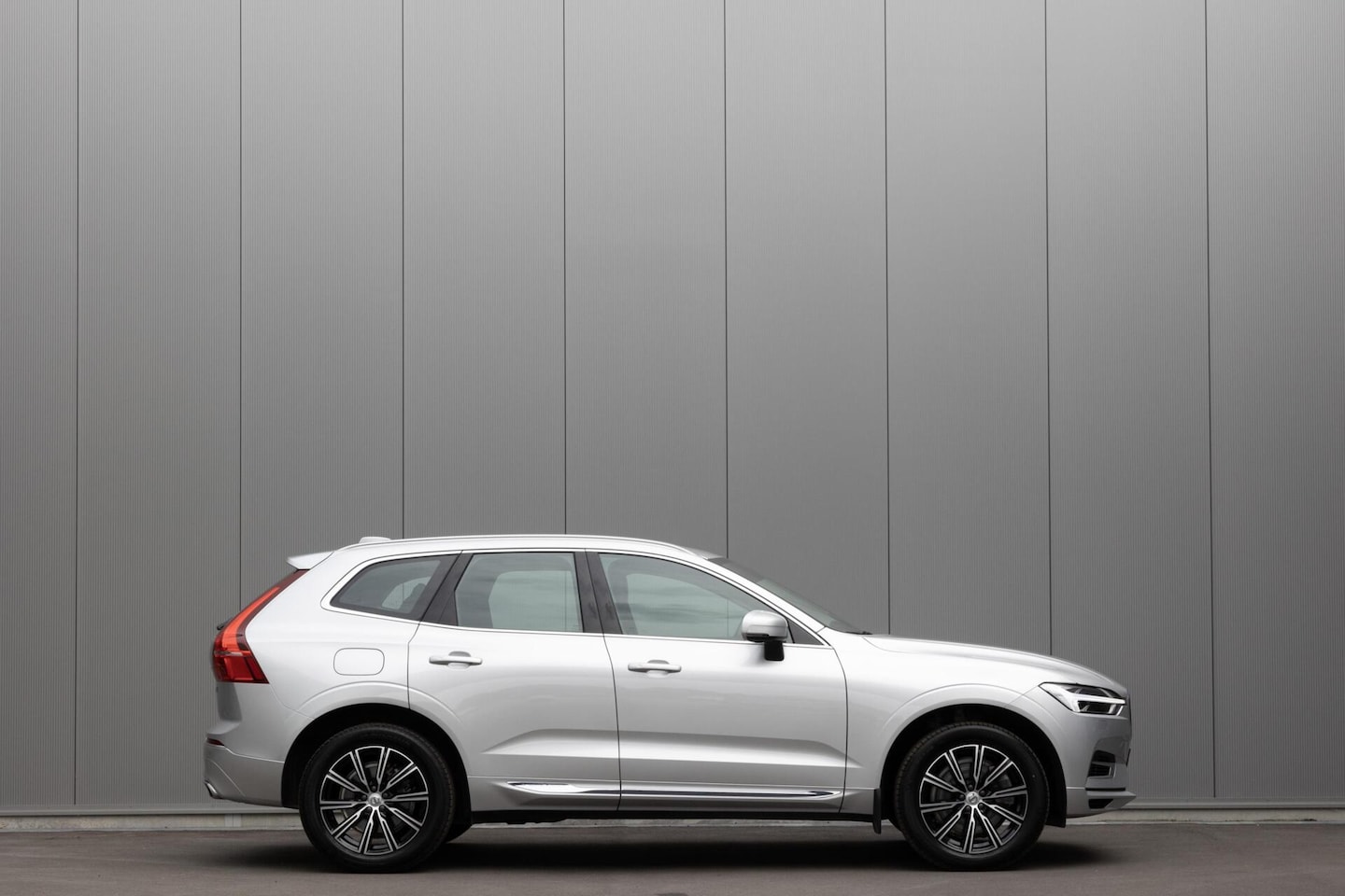 Volvo XC60 - 2.0 T8 Twin Engine AWD Inscription Pano|360 Camera|Trekhaak - AutoWereld.nl