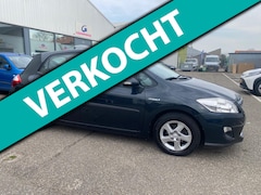 Toyota Auris - 1.8 Full Hybrid Business AUTOAMAAT | CAMERA | PDC | NAVI | CLIMA | NAP | APK |