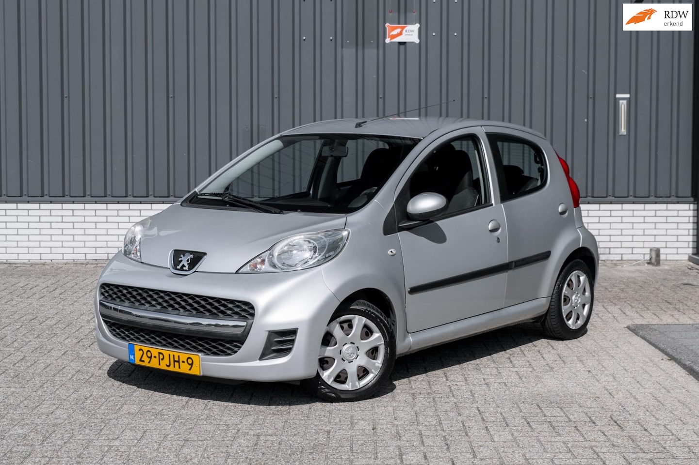 Peugeot 107 - 1.0-12V Millesim 200*automaat*airco* - AutoWereld.nl