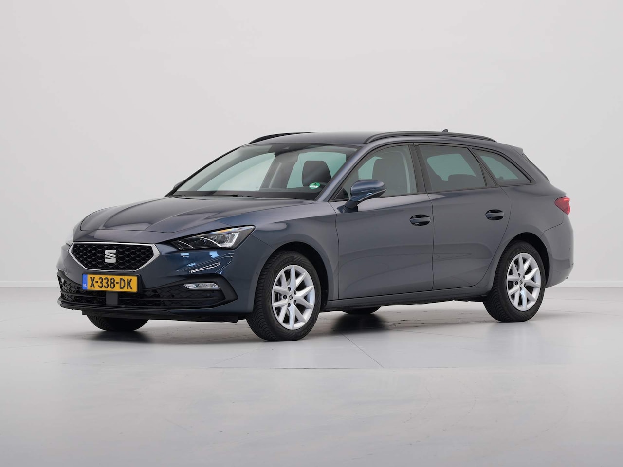 SEAT Leon Sportstourer - 1.0 eTSI 110pk DSG Style Business Intense Navigatie Wegkl. trekhaak Camera Acc 35 - AutoWereld.nl
