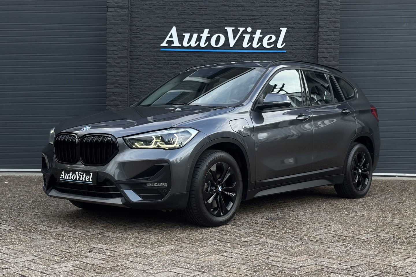 BMW X1 - xDrive25e | Apple Carplay | LED | DAB | NAVI | Privacy Glas | PDC V+A - AutoWereld.nl