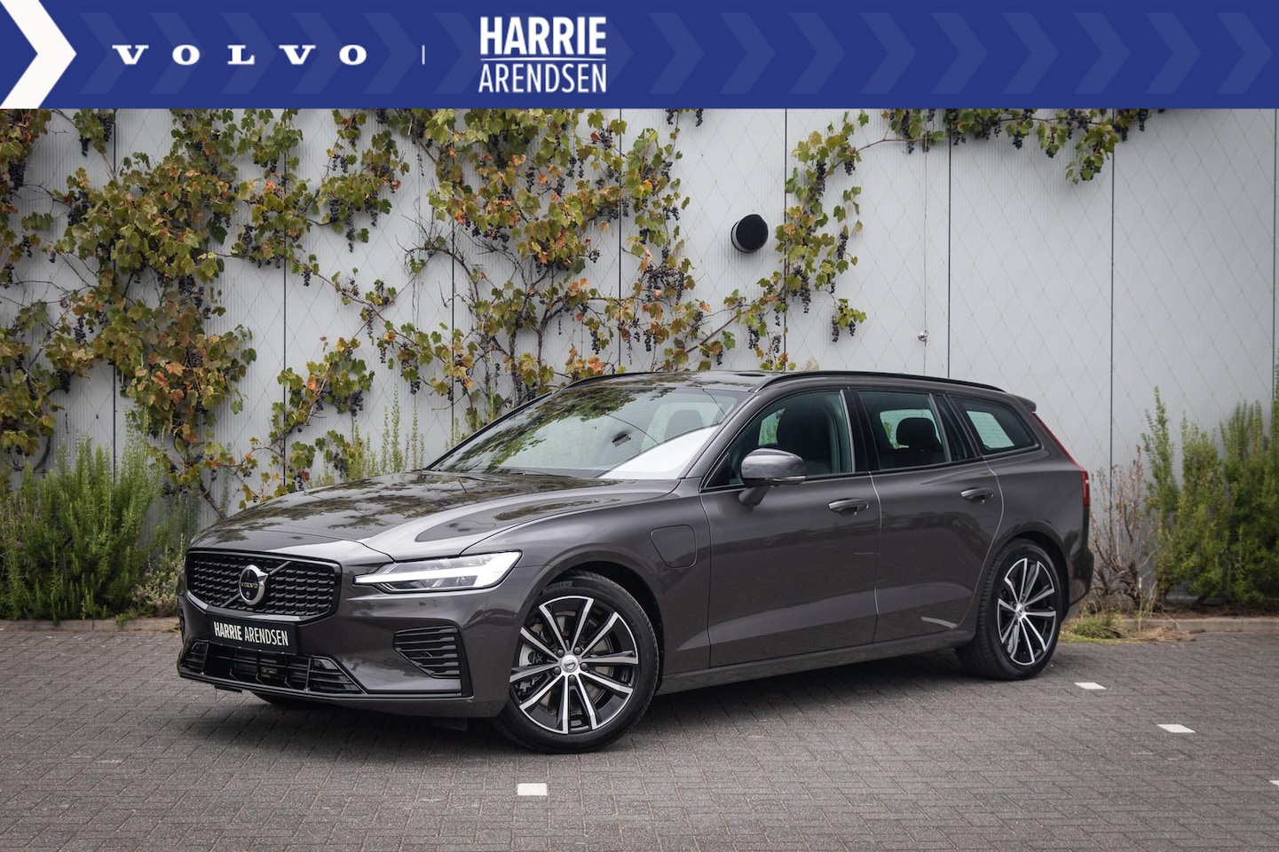 Volvo V60 - T6 Plug-in hybrid AWD Plus Dark | Trekhaak | 360 Graden camera | Harman Kardon audio | Ada - AutoWereld.nl