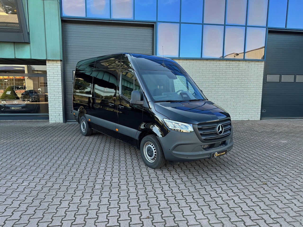 Mercedes-Benz Sprinter - 319 Pro L2H2 BPM vrij 9G-Tronic Mbux Navi Led Koplampen Winterpakket Trekhaak - AutoWereld.nl