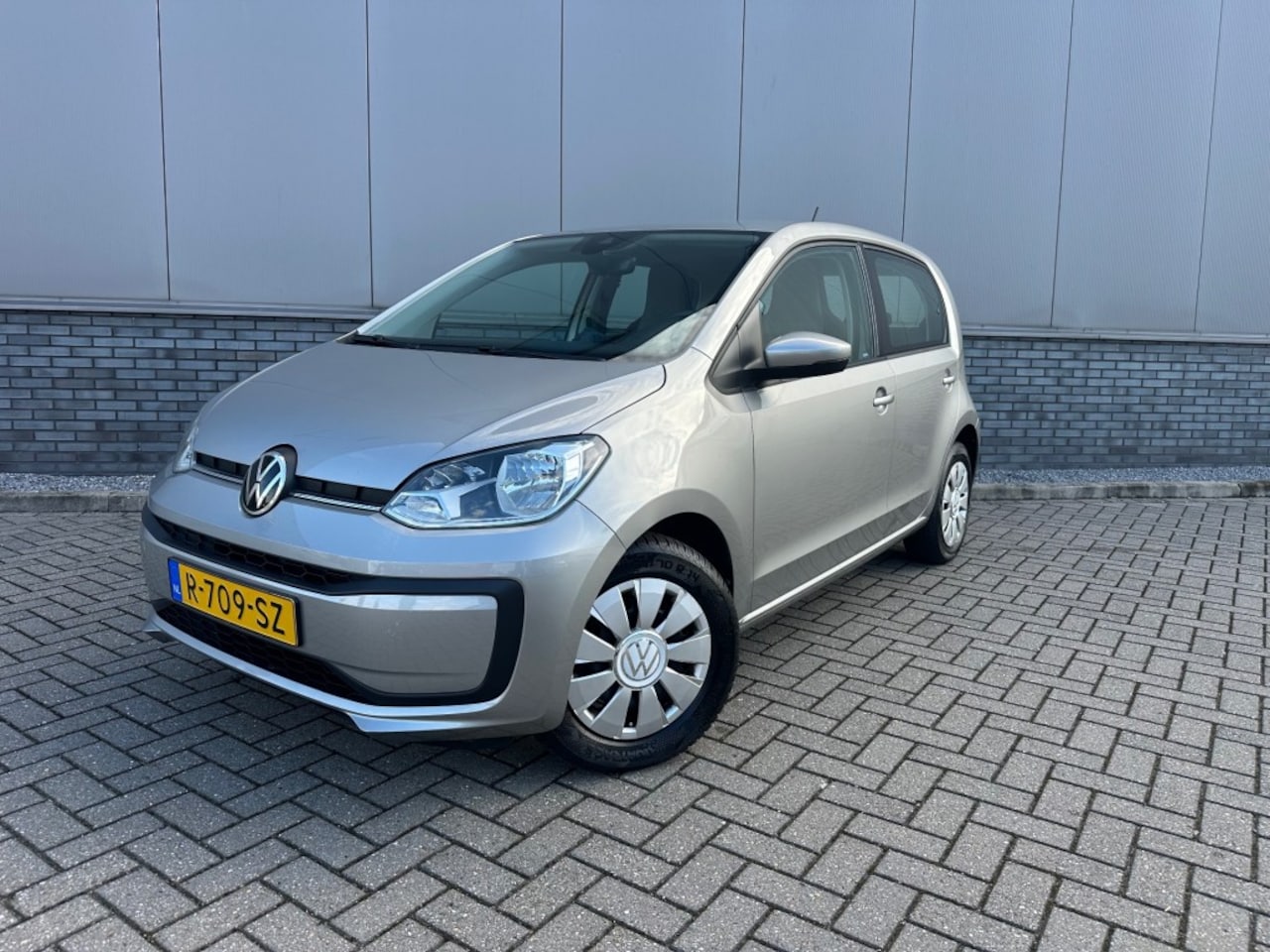 Volkswagen Up! - 1.0i 5 Drs Airco Achteruitrij Camera+Lane assist - AutoWereld.nl