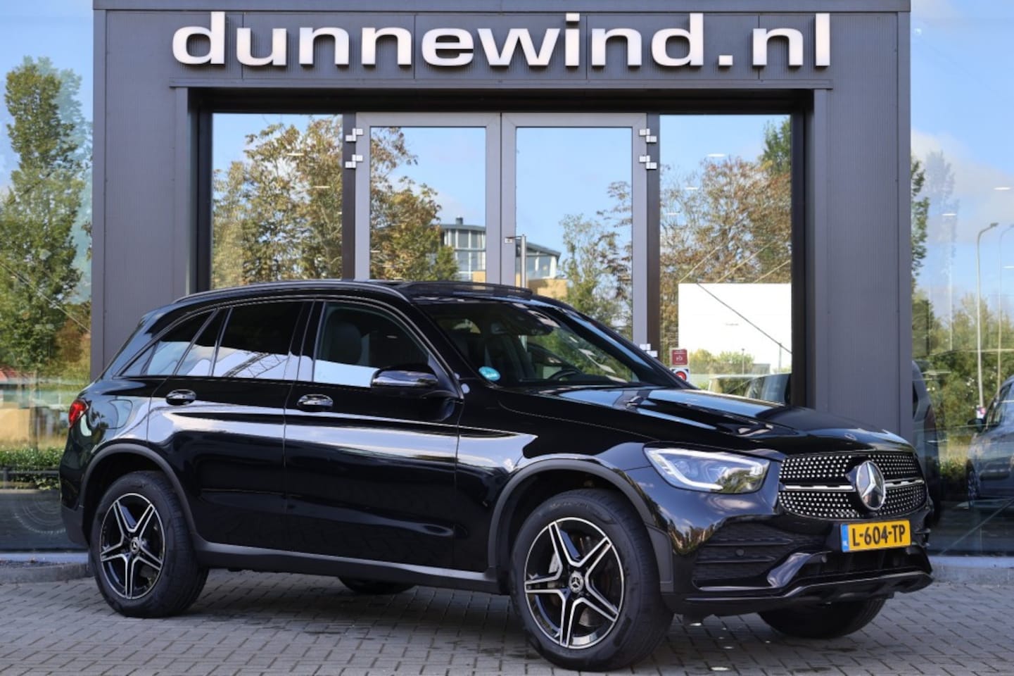 Mercedes-Benz GLC-klasse - 300e 4Matic PREMIUM *AMG*PANO*BURMESTER*SFEER*MULTIBEAM*NL-AUTO - AutoWereld.nl