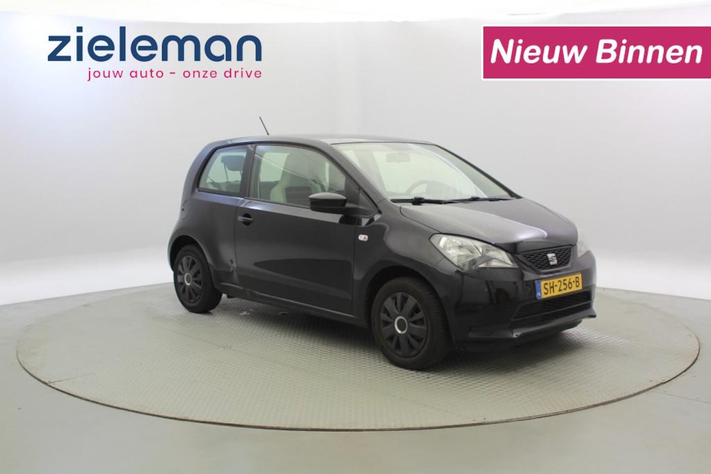 Volkswagen Up! - 1.0 BlackStyle - Airco, Stoelverwarming - AutoWereld.nl