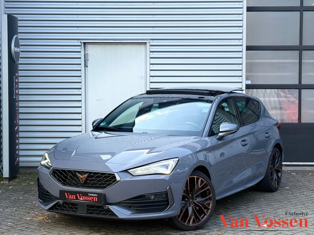 CUPRA Leon - 1.4 e-Hybrid VZ Copper Edition|Pano|Memory|Camera|Sfeer|Carplay|Keyless|LEER - AutoWereld.nl
