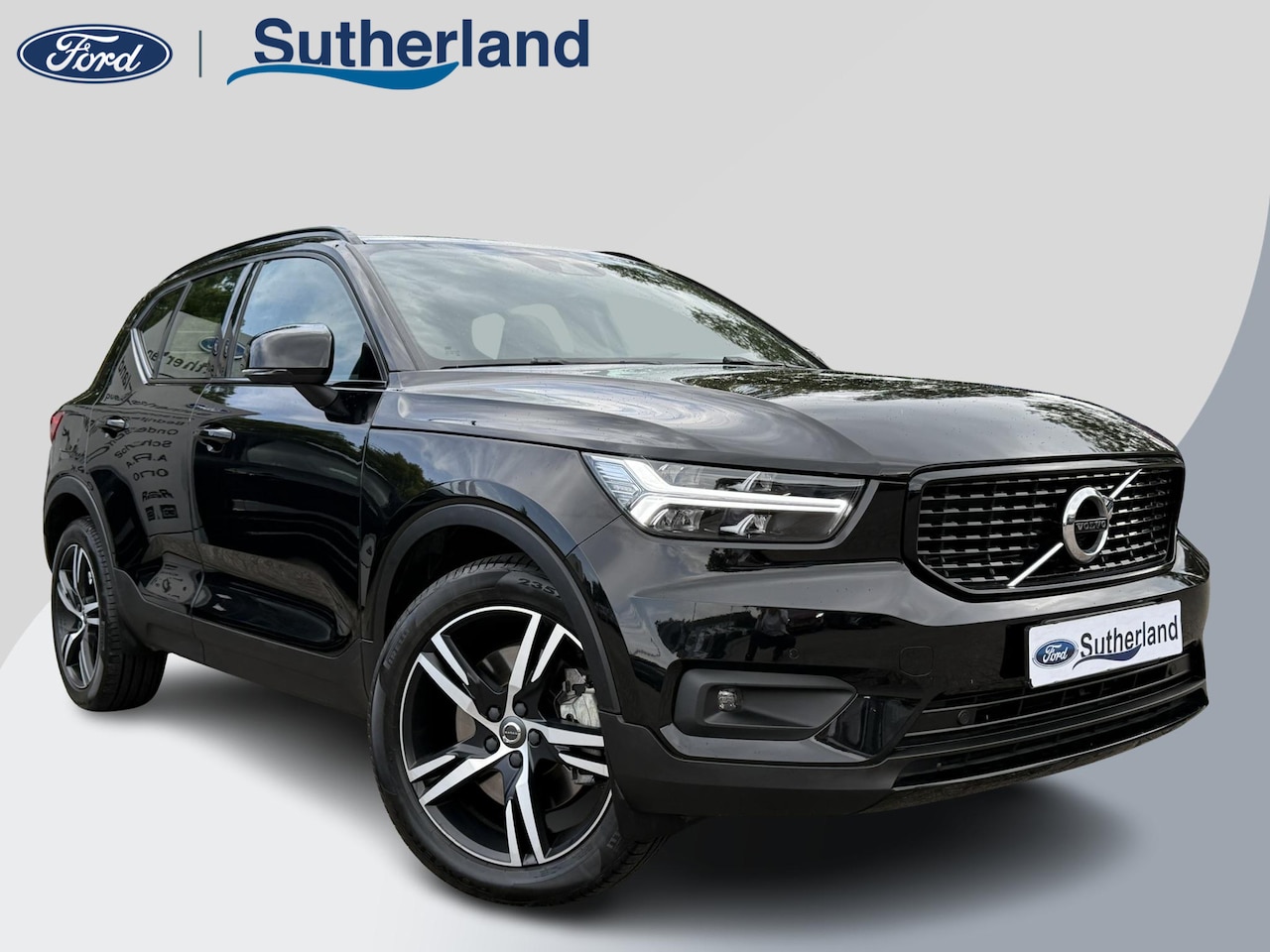 Volvo XC40 - 1.5 T4 Recharge R-Design 210pk | Parking pack| Draadloos opladen | PHEV | 1.800kg Trekgewi - AutoWereld.nl