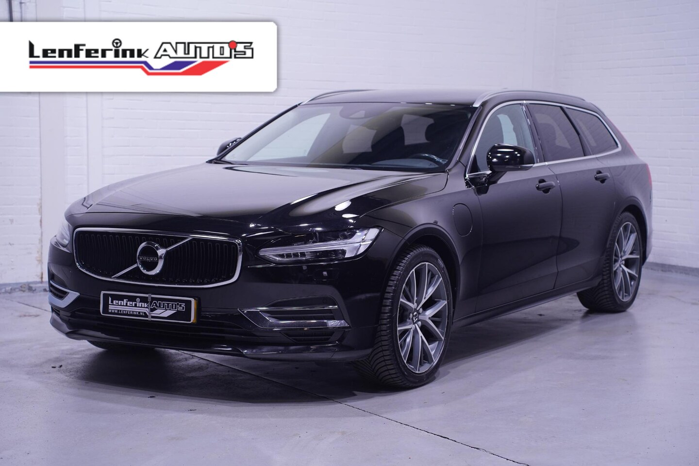Volvo V90 - 2.0 T8 AWD Momentum Navi Stuur- en stoelverwarming Led koplampen  Adaptive cruise 2100 kg - AutoWereld.nl