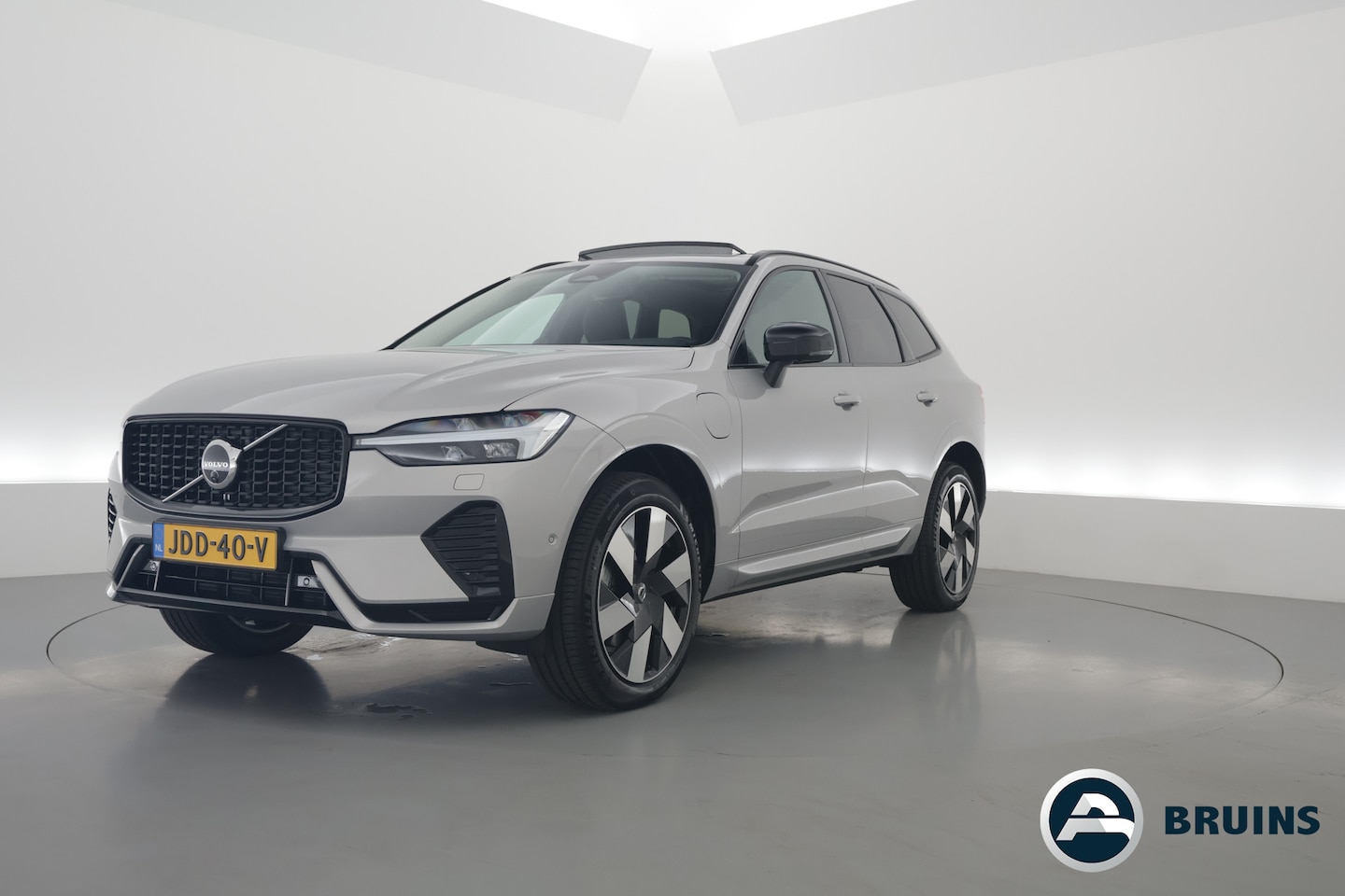 Volvo XC60 - 2.0 T8 Plug-in hybrid AWD Ultra Dark | Trekhaak | B&W Audio | Massage | Ventilatie | 360 c - AutoWereld.nl