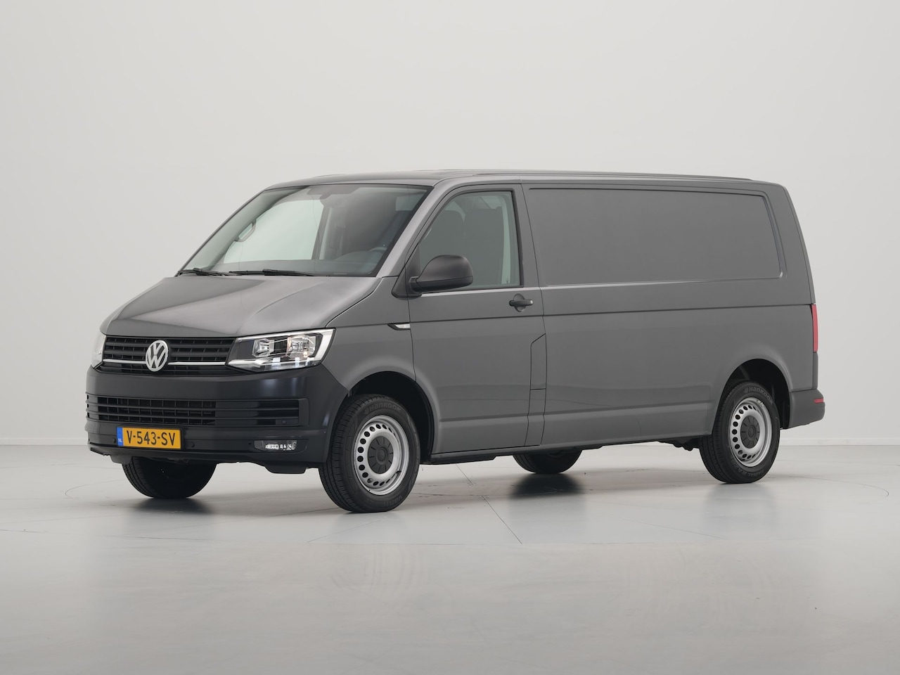 Volkswagen Transporter - 2.0 TDI 150pk L2H1 Comfortline Navigatie Camera Cruise Dab Pdc Carplay - AutoWereld.nl