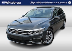 Volkswagen Passat Variant - 1.4 TSI PHEV 218pk GTE DSG Automaat / Panorama dak / Navigatie / 360 Camera / App Connect