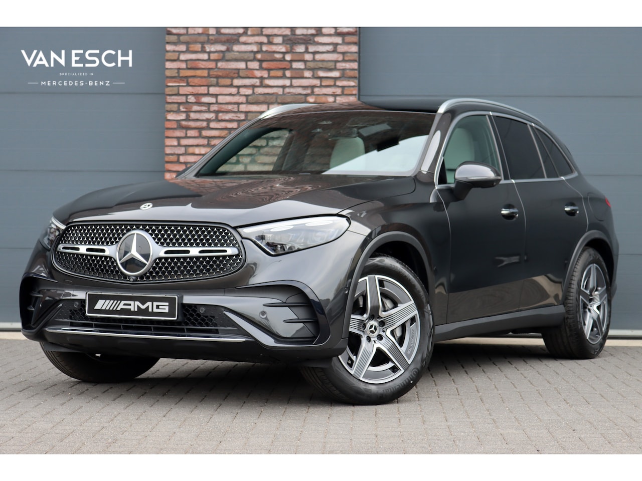 Mercedes-Benz GLC-klasse - 300e 4MATIC AMG Line Aut9 | Achterasbesturing | Luchtvering | Panoramadak | HUD | Memory | - AutoWereld.nl
