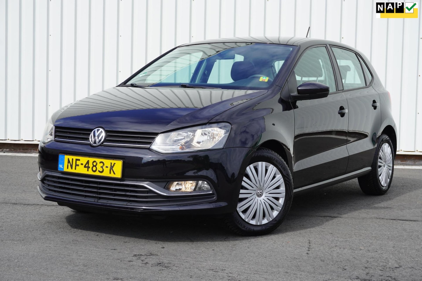 Volkswagen Polo - 1.2 TSI Comfortline 5deurs | Airco | Navigatie | 2017 | Zwart | Dealerauto | Inruil mogeli - AutoWereld.nl