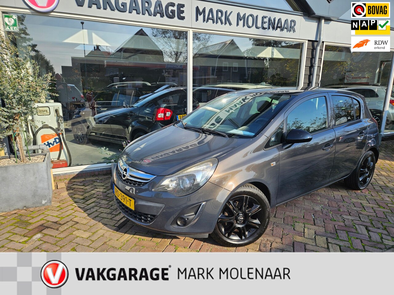 Opel Corsa - 1.4-16V Design Edition 1.4-16V Design Edition,sportieve look,telefoon,navigatie,bluetooth - AutoWereld.nl