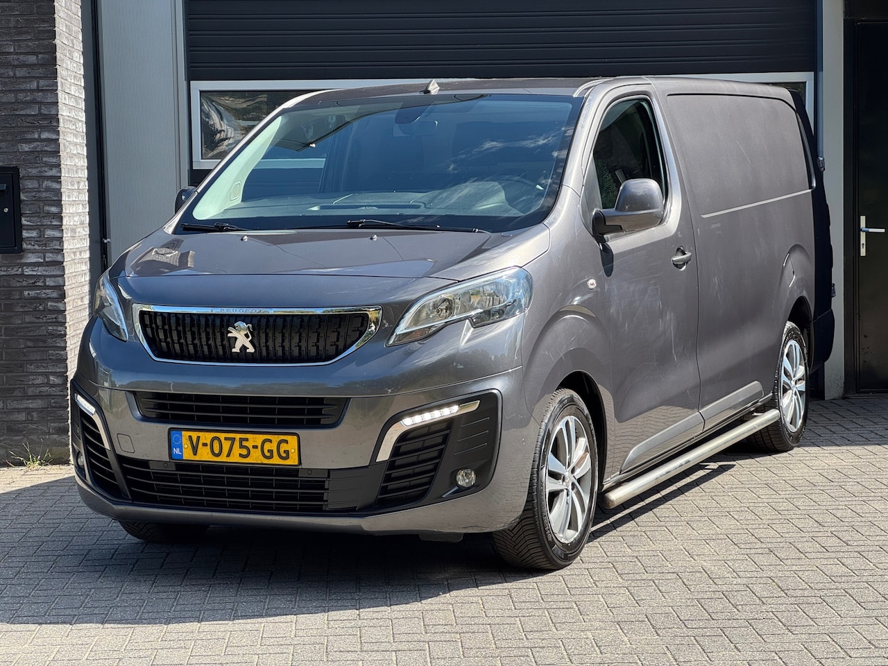 Peugeot Expert - 231L 2.0 BlueHDI Lang 180 DC Premium Automaat, Navi, PDC, - AutoWereld.nl