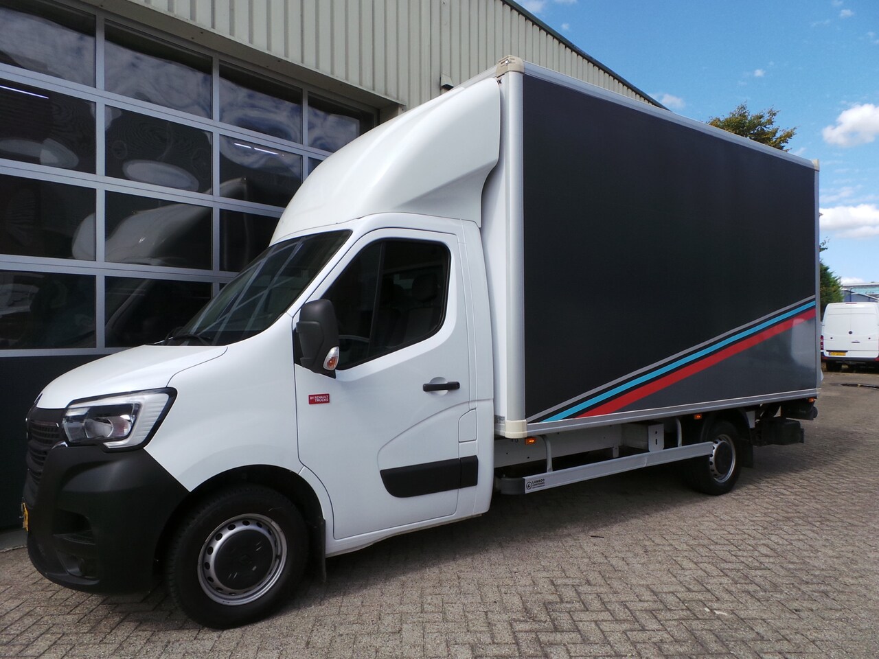 Renault Master - T35 2.3 dCi 146pk Bakwagen+laadklep Airco,Cruise,3 persoons L420cm B213cm H230cm - AutoWereld.nl