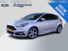 Ford Focus - 2.0 ST-3 | Navigatie | Cruise Control | BLIS | Climate Control | Camera | Bluetooth Carkit