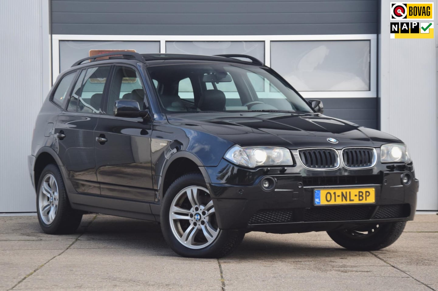 BMW X3 - 3.0i Executive NL auto / Youngtimer / Panoramadak / Memoryseats Leer / APK 08-2026 ! - AutoWereld.nl