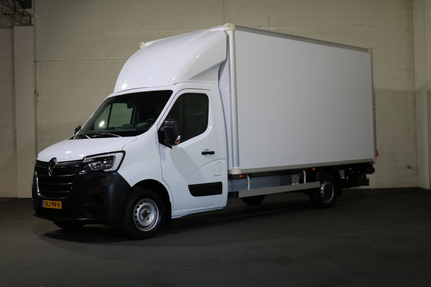 Renault Master - 2.3 dCi 165pk Bakwagen met Laadklep - AutoWereld.nl