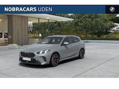 BMW 1-serie - 120 M Sport Automaat / Panoramadak / Sportstoelen / Achteruitrijcamera / M Adaptief onders