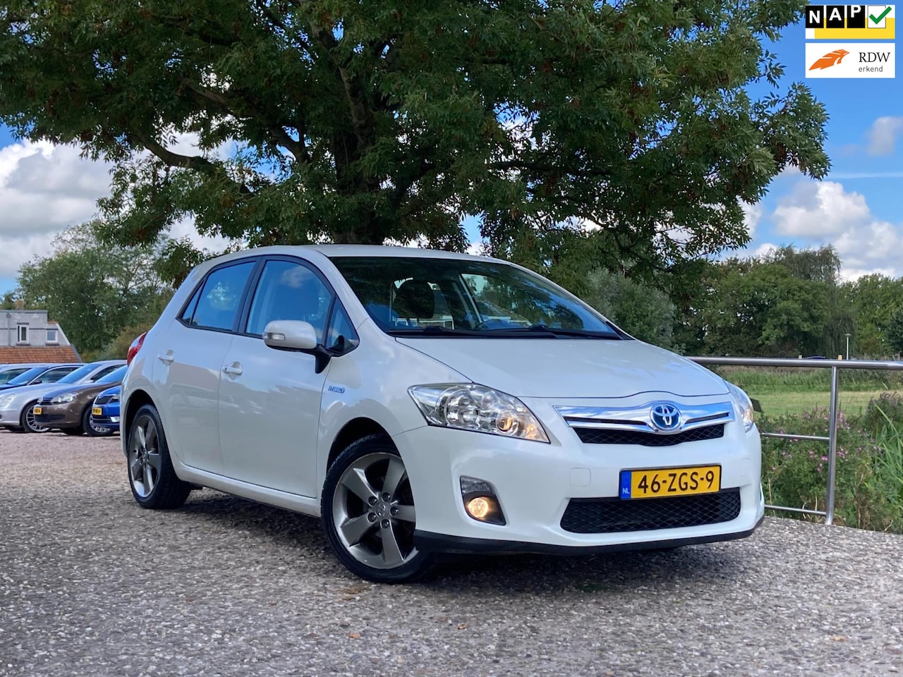 Toyota Auris - 1.8 Full Hybrid | Metallic wit + Navi + Clima + Cruise nu €6.975,-!! - AutoWereld.nl