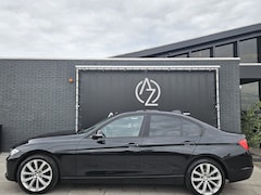 BMW 3-serie - 320i Executive *Airco*Navigatie