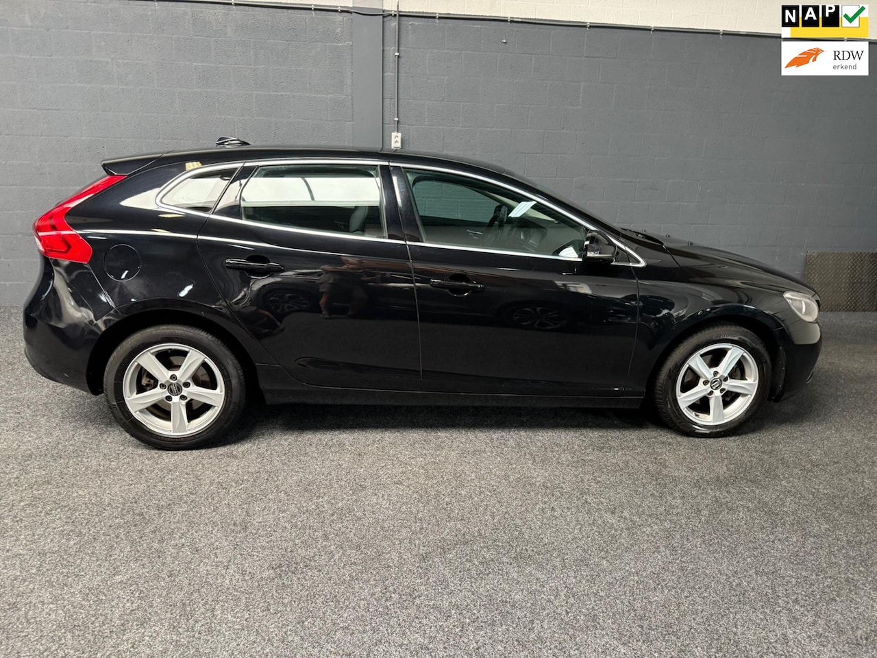 Volvo V40 - 1.6 D2 Momentum 1.6 D2 Momentum - AutoWereld.nl