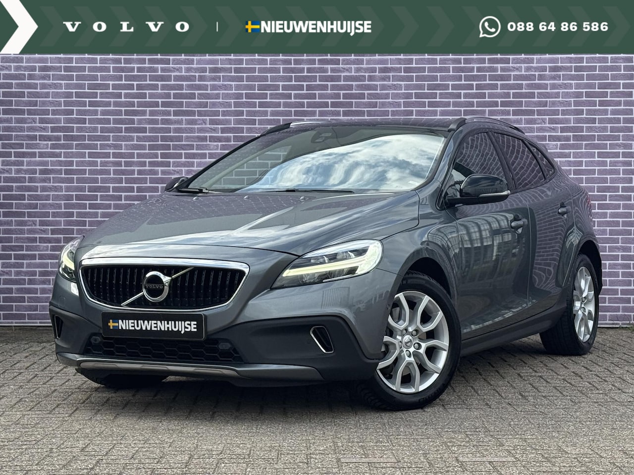 Volvo V40 Cross Country - 1.5 T3 Polar+ Luxury | Stoelverwarming | Standkachel | Volvo on Call | DAB | Parkeercamera - AutoWereld.nl