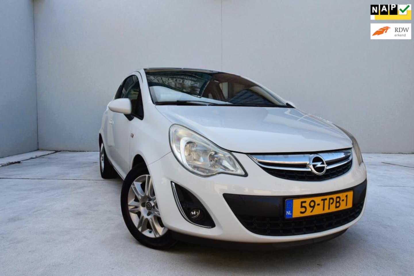 Opel Corsa - 1.2-16V Color Edition, 1e eigenaar, Airco, Extra winterwielenset lichtmetaal, zeer net, NA