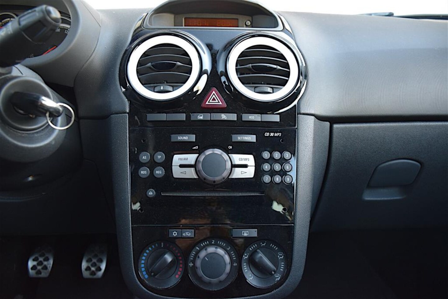 Opel Corsa - 1.2-16V Color Edition 1.2-16V Color Edition, 1e eigenaar, Airco, Extra winterwielenset lichtmetaal, zeer net, NA