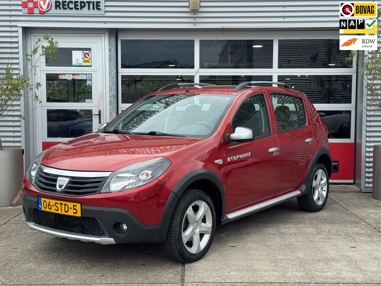 Dacia Sandero Stepway - 1.6 Airco / Trekhaak / 5-Drs - AutoWereld.nl