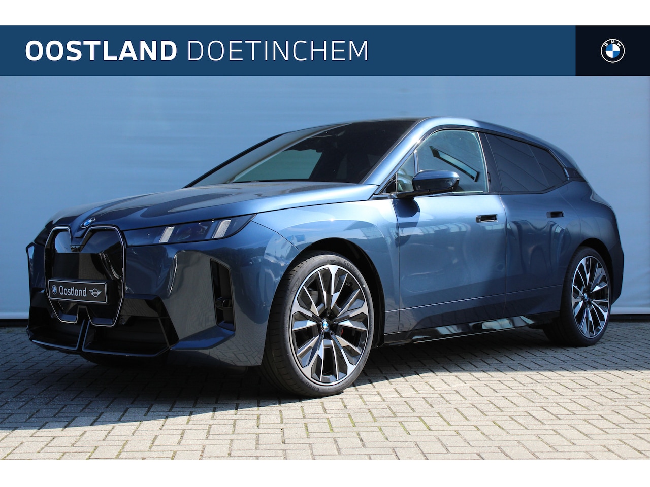BMW iX - xDrive60 M Sport / Panoramadak Sky Lounge / Bowers & Wilkins / M Multifunctionele Stoelen - AutoWereld.nl